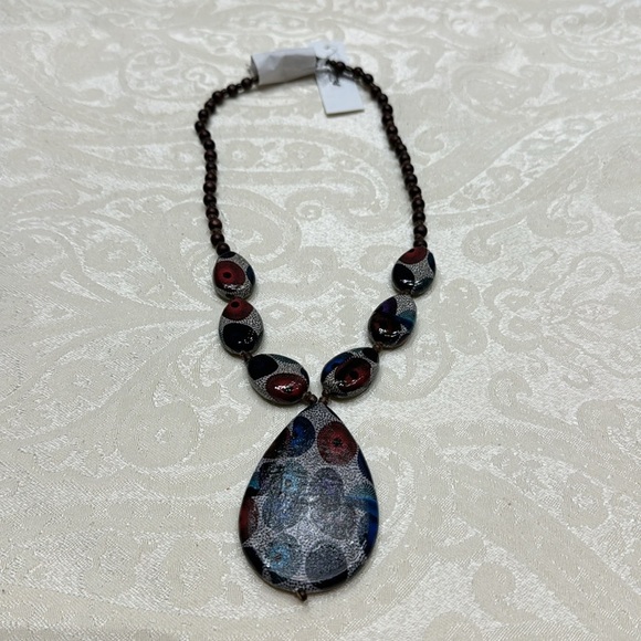 Unda Pendant paper wrapped wooden bead necklace - Picture 3 of 8